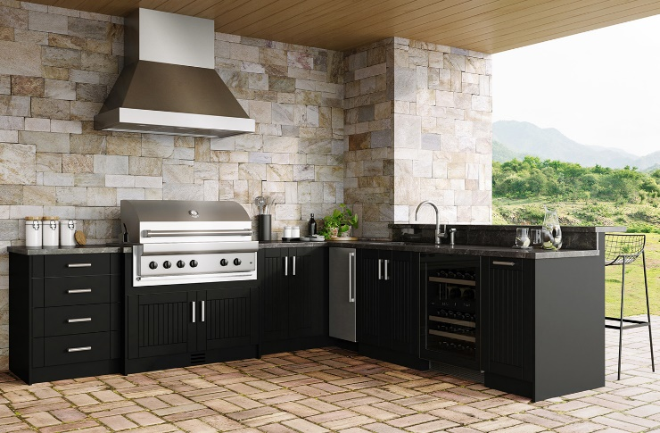 Read more about the article Sunshine, Grilling, and Gatherings: Essential Fittings and Appliances for Your Southwest Florida Outdoor Kitchen