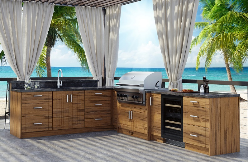 An outdoor kitchen in Venice, FL.