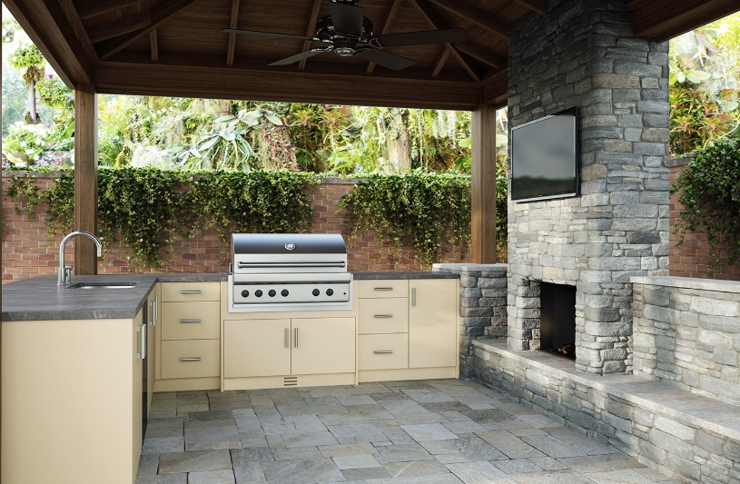 An outdoor kitchen in Southwest Florida.